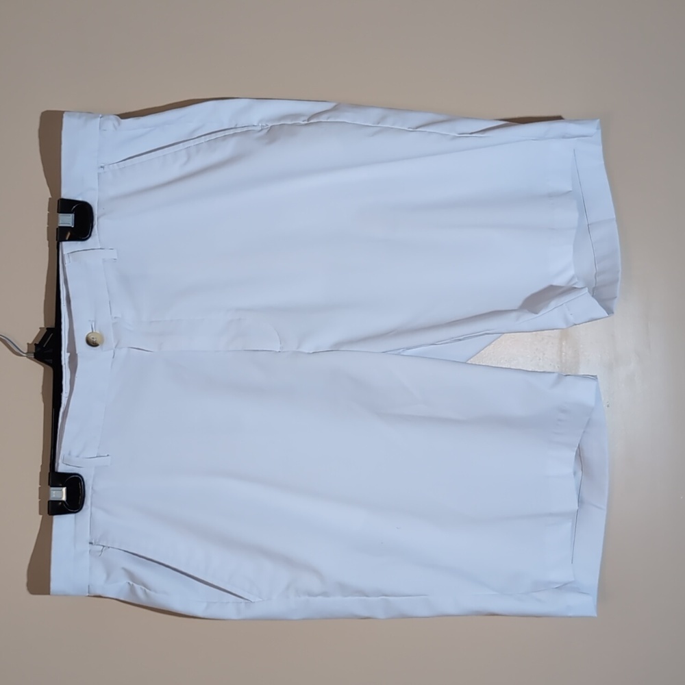 Greg Norman| White Zippered Up Shorts With Side and Back Pockets